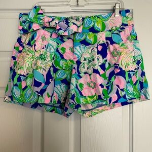Lilly Pulitzer Kaden
Shorts 4" Multi Beak Calm
Carry On Bow Belt